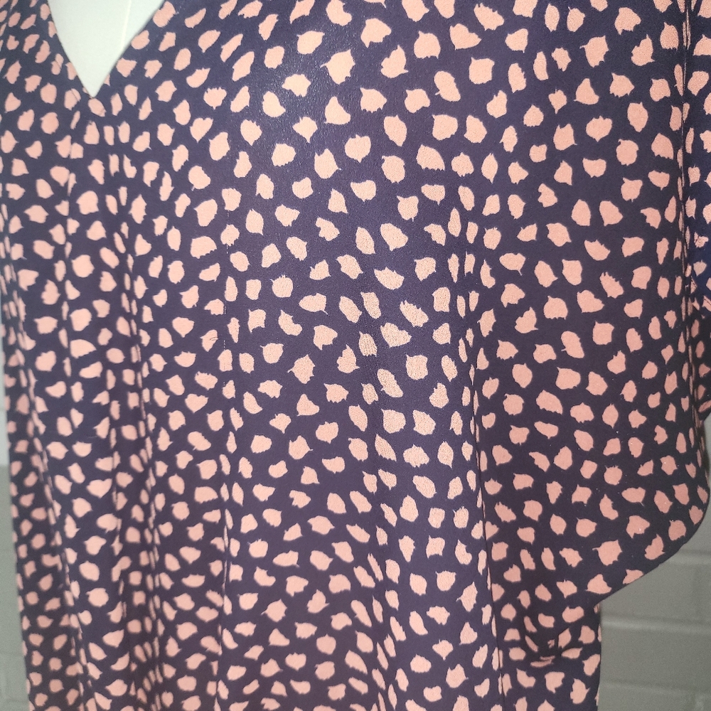 West Kei V-Neck Blouse with Pink and Navy BLUE Print - Picture 3 of 6